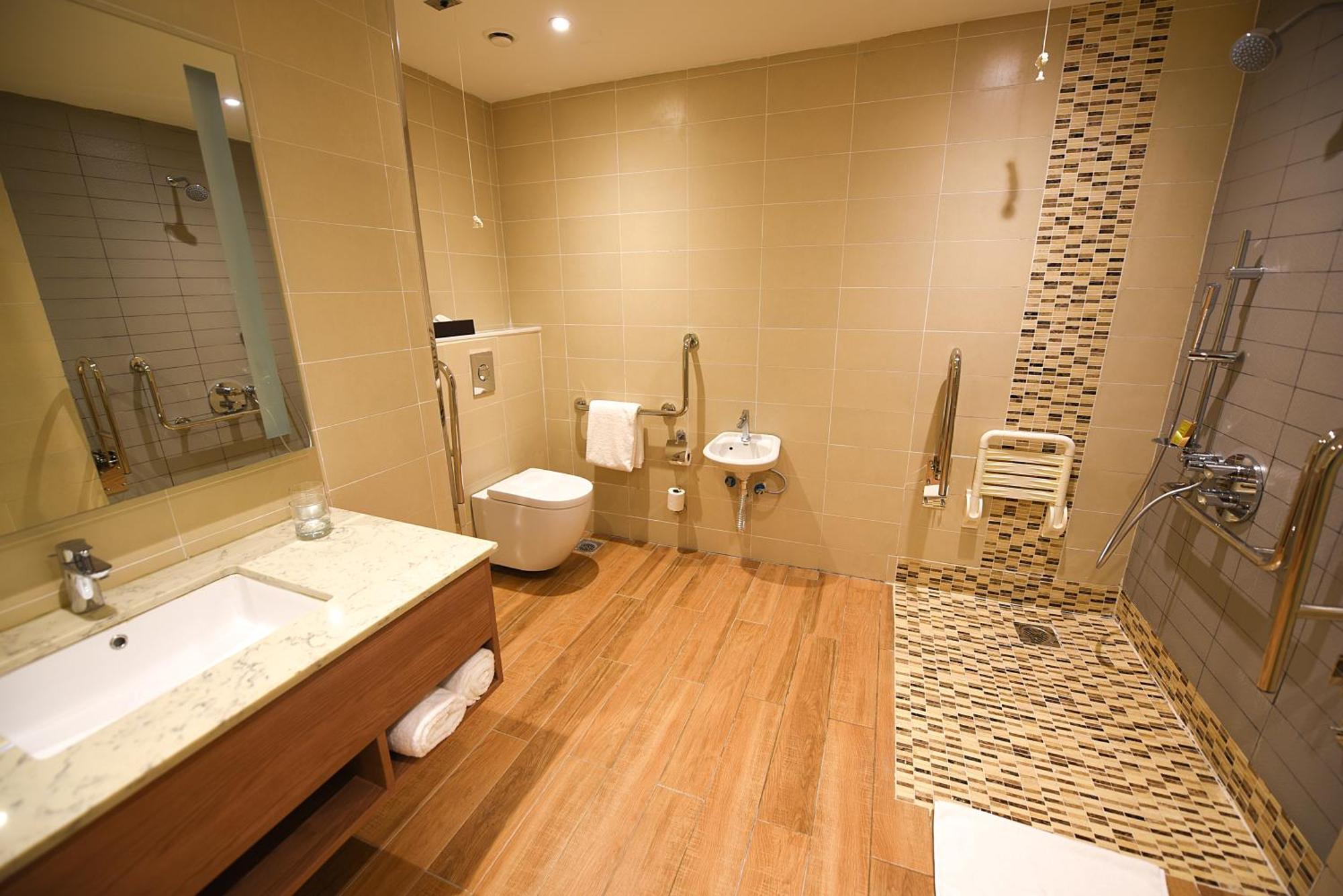 Hilton Garden Inn Kampala Eksteriør billede